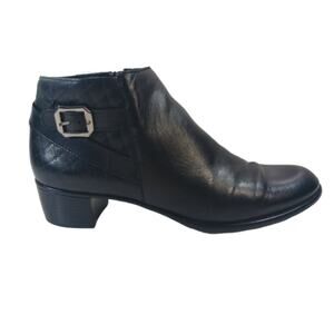 Munro Jolyn Ankle Boots EUC $245 size 9M       FS1993